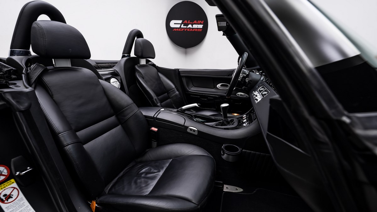 2000 BMW Z8, 5/18