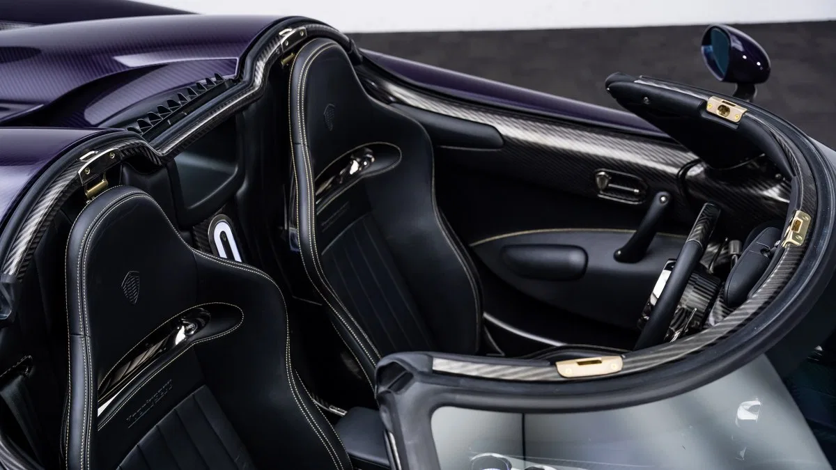 2019 Koenigsegg Regera interior, Black