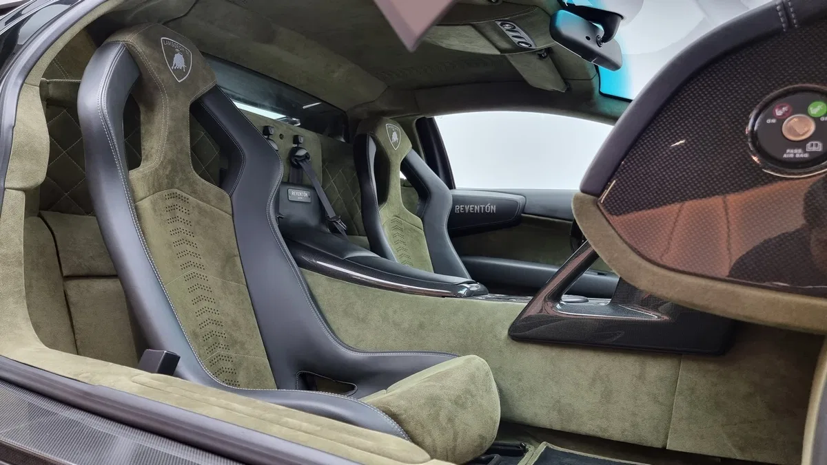 2008 Lamborghini Reventon interior, seats, Green | Black