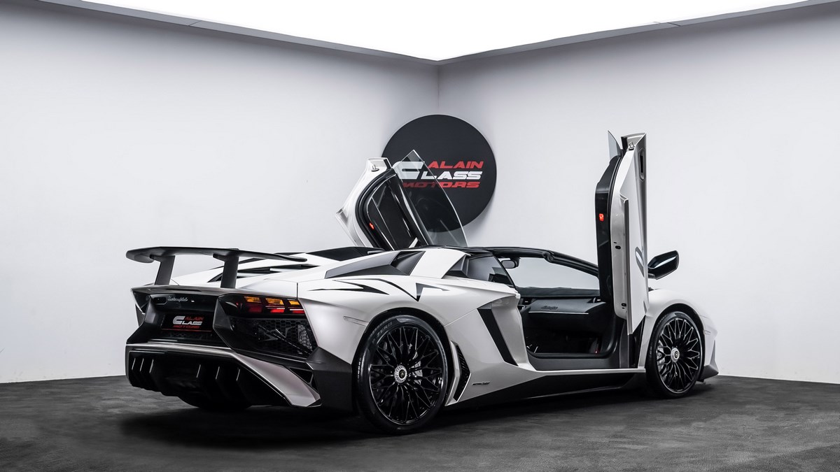 2017 Lamborghini Aventador LP 750-4 SV Roadster, 3/16