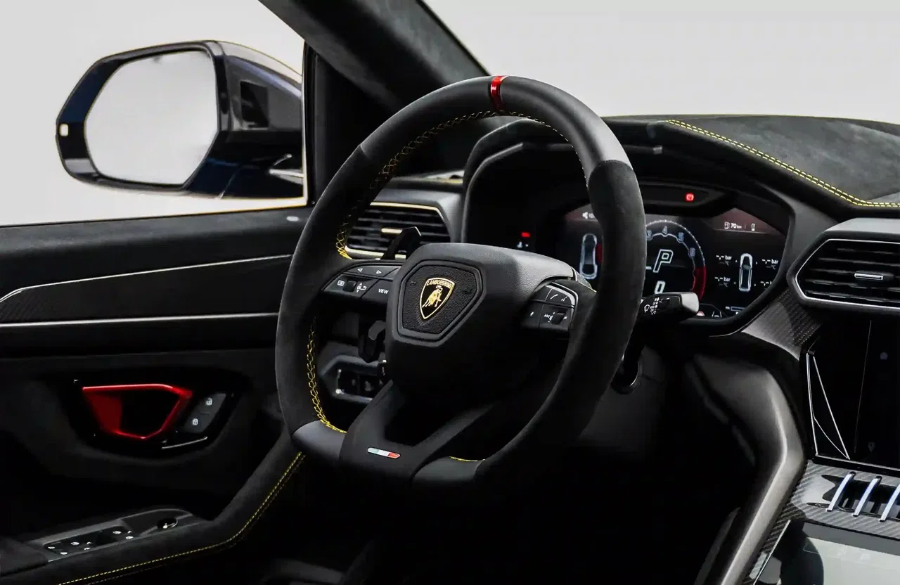 2024 Lamborghini Urus Performante interior, Black