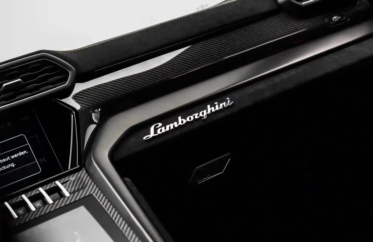 2024 Lamborghini Urus Performante interior, door sill, Black