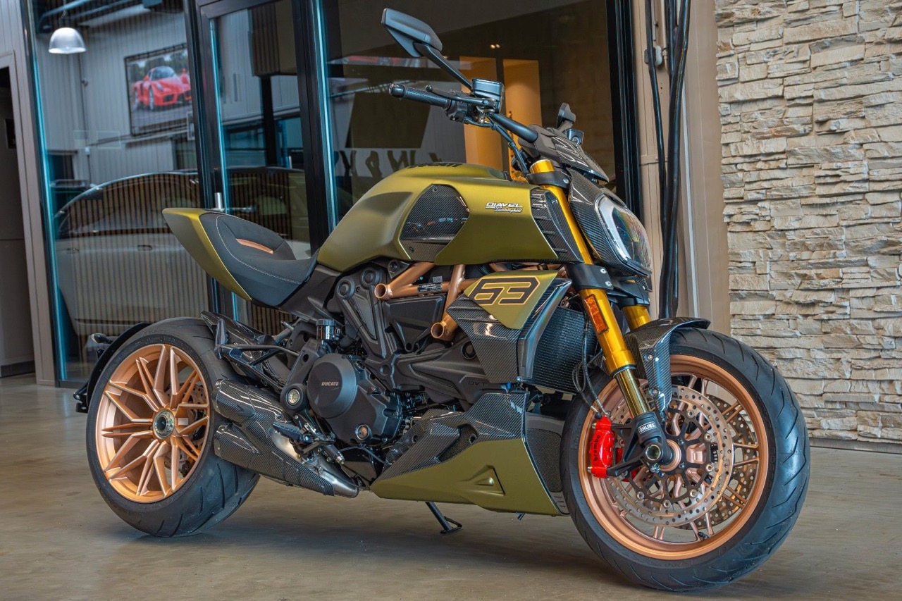 2023 Ducati 1260 S Diavel Lamborghini, 3/17
