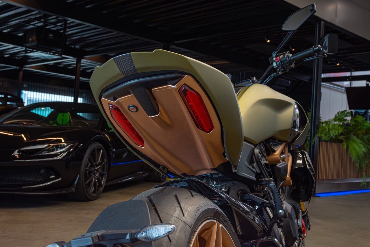 2023 Ducati 1260 S Diavel Lamborghini, 7/17