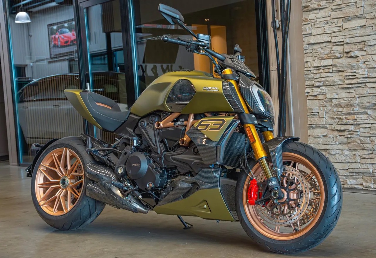2023 Ducati 1260 S Diavel Lamborghini, 10/17