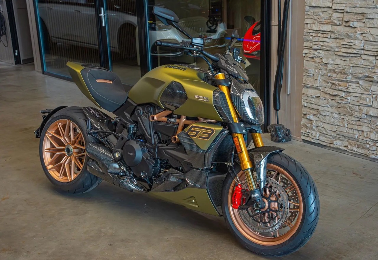 2023 Ducati 1260 S Diavel Lamborghini, 11/17