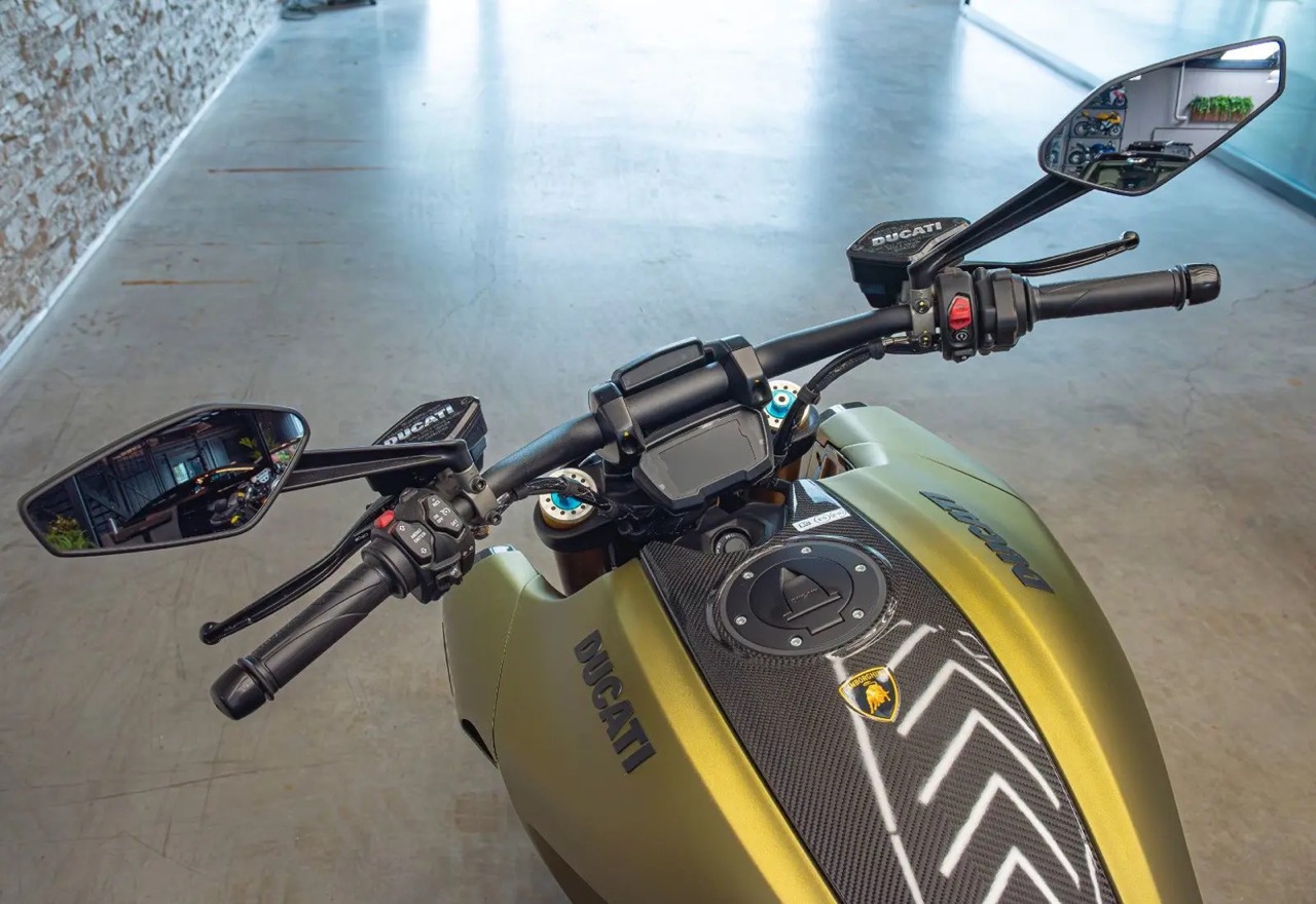 2023 Ducati 1260 S Diavel Lamborghini, 16/17