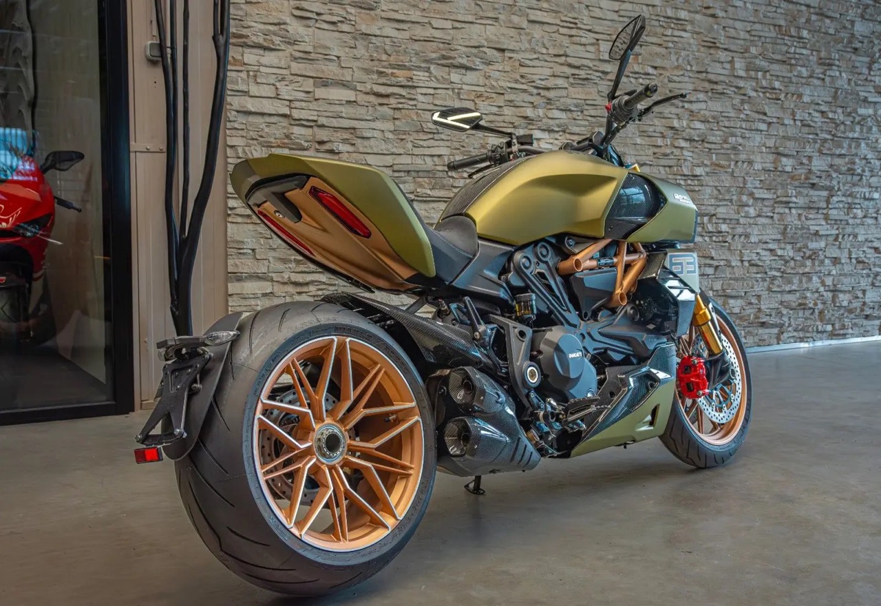 2023 Ducati 1260 S Diavel Lamborghini, 17/17