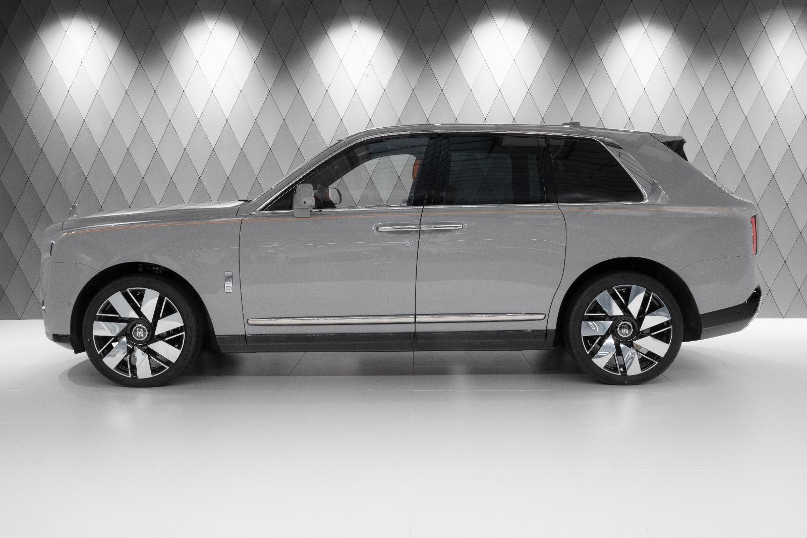 2025 Rolls-Royce Black Badge Cullinan Series II, 6/20