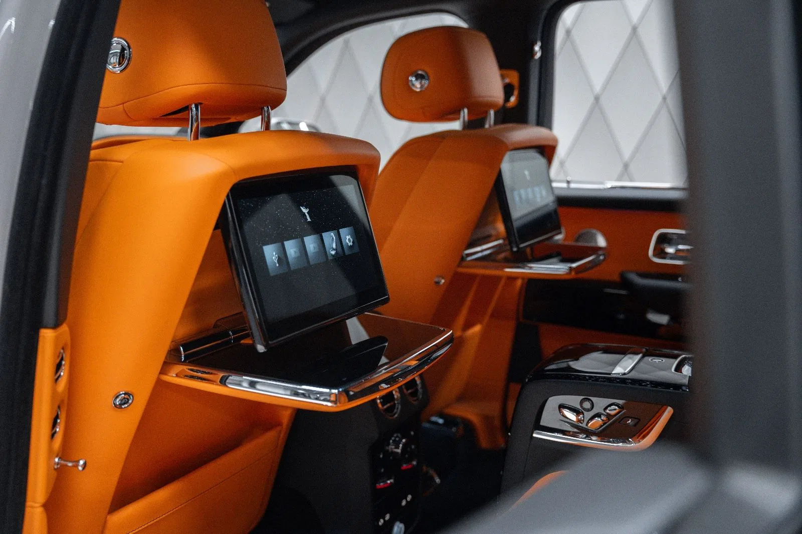 2025 Rolls-Royce Black Badge Cullinan Series II interior, seats, Mandarin Leather