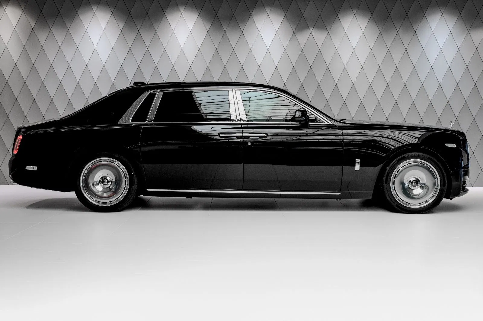 2025 Rolls-Royce Phantom EWB