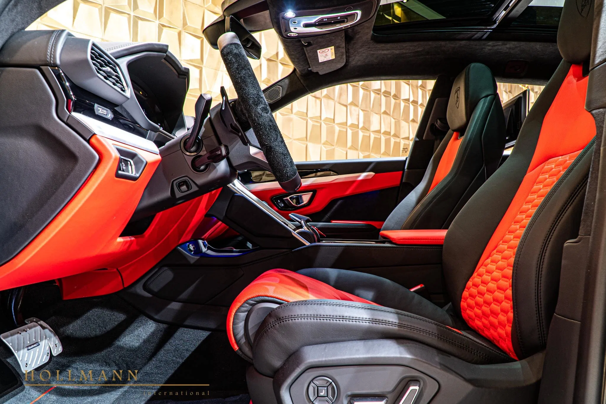 2019 Mansory Urus Venatus interior, Black