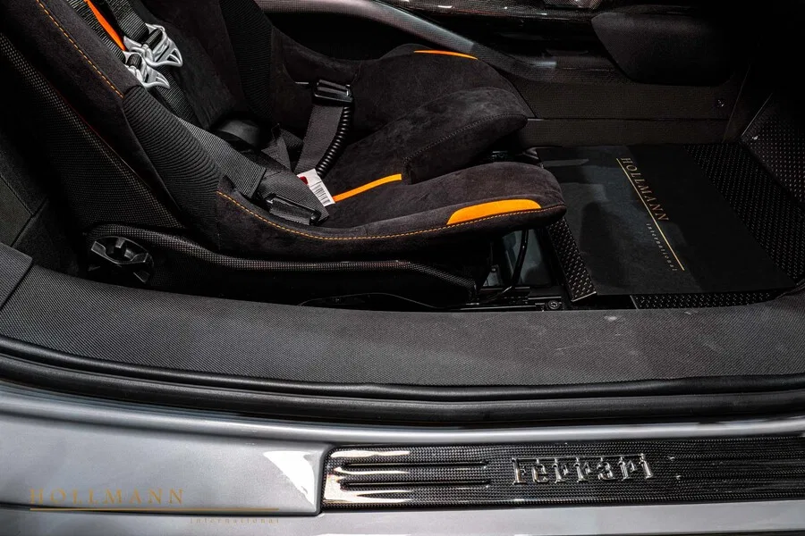 2025 Ferrari SF90 XX Stradale interior, seats, Alcantara Nero