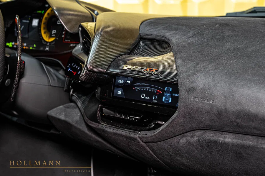 2025 Ferrari SF90 XX Stradale interior, Alcantara Nero