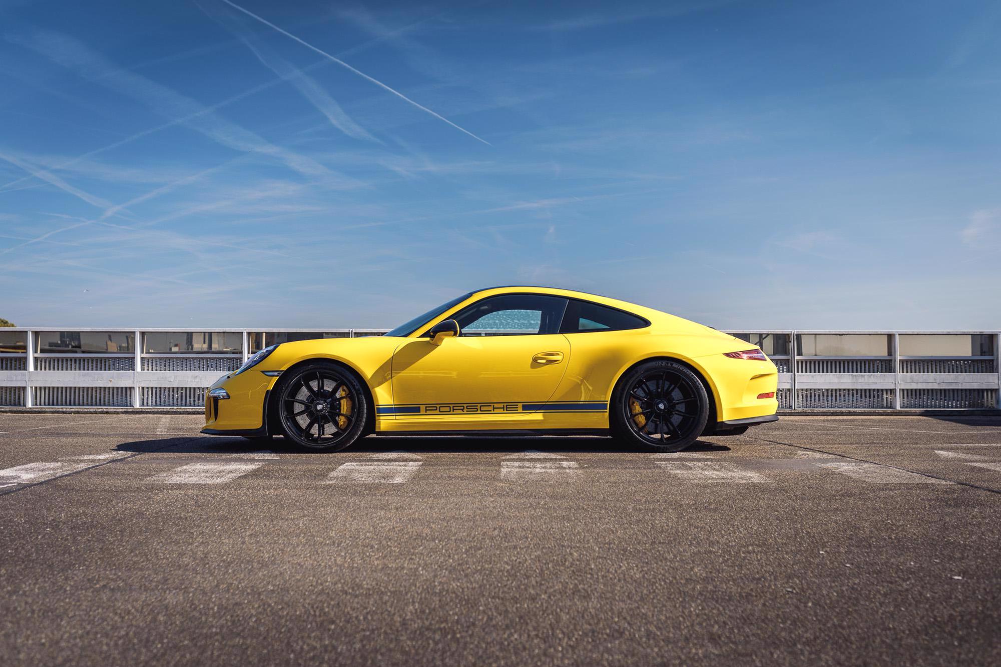 2016 PORSCHE 911 R, 2/19