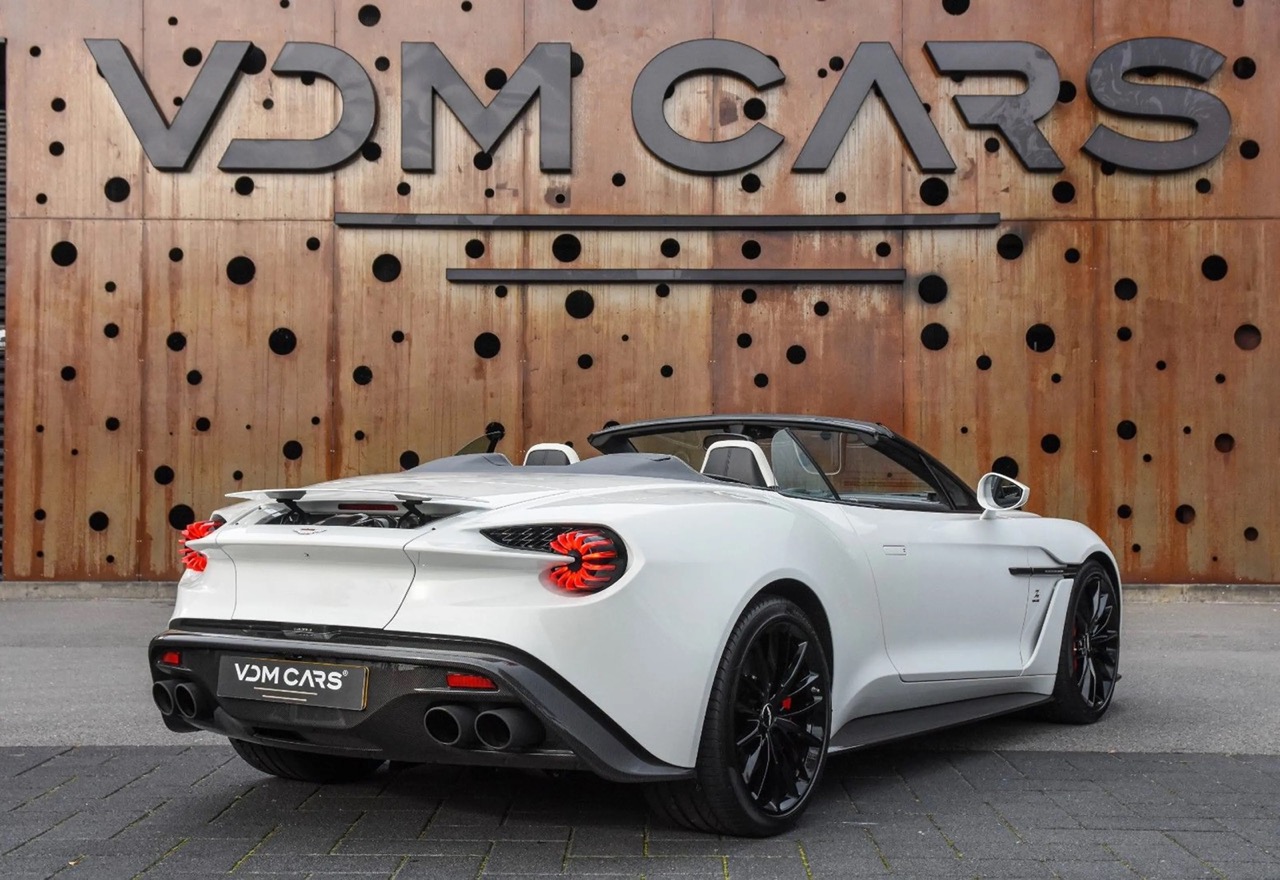 2018 Aston Martin Vanquish Zagato Volante, 19/20