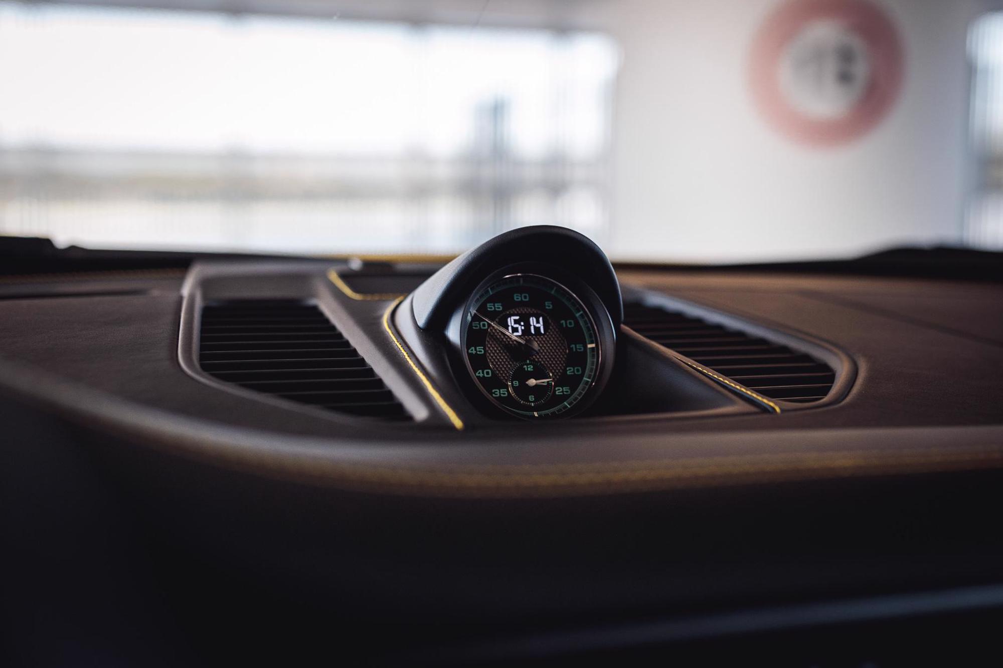 2016 PORSCHE 911 R, 4/19