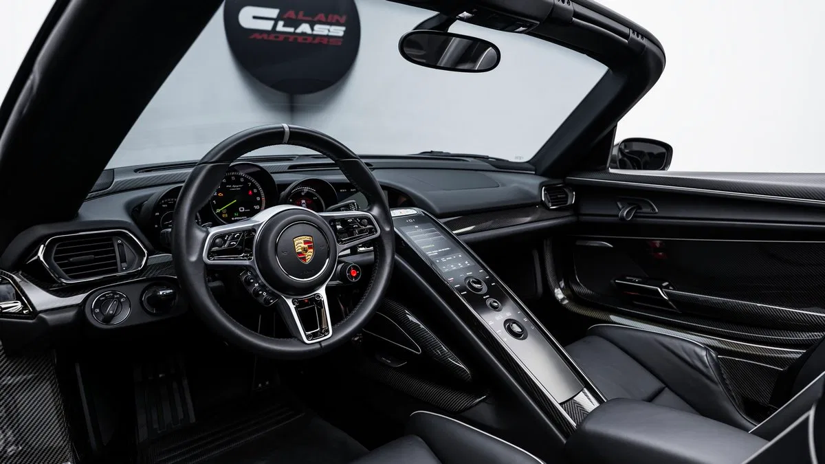2015 Porsche 918 Spyder Weissach Package interior, dashboard, Black