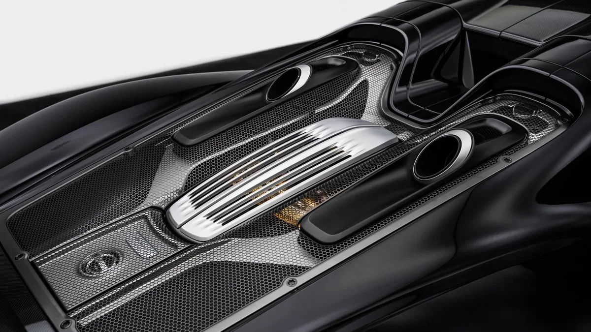2015 Porsche 918 Spyder Weissach Package interior, center console, Black