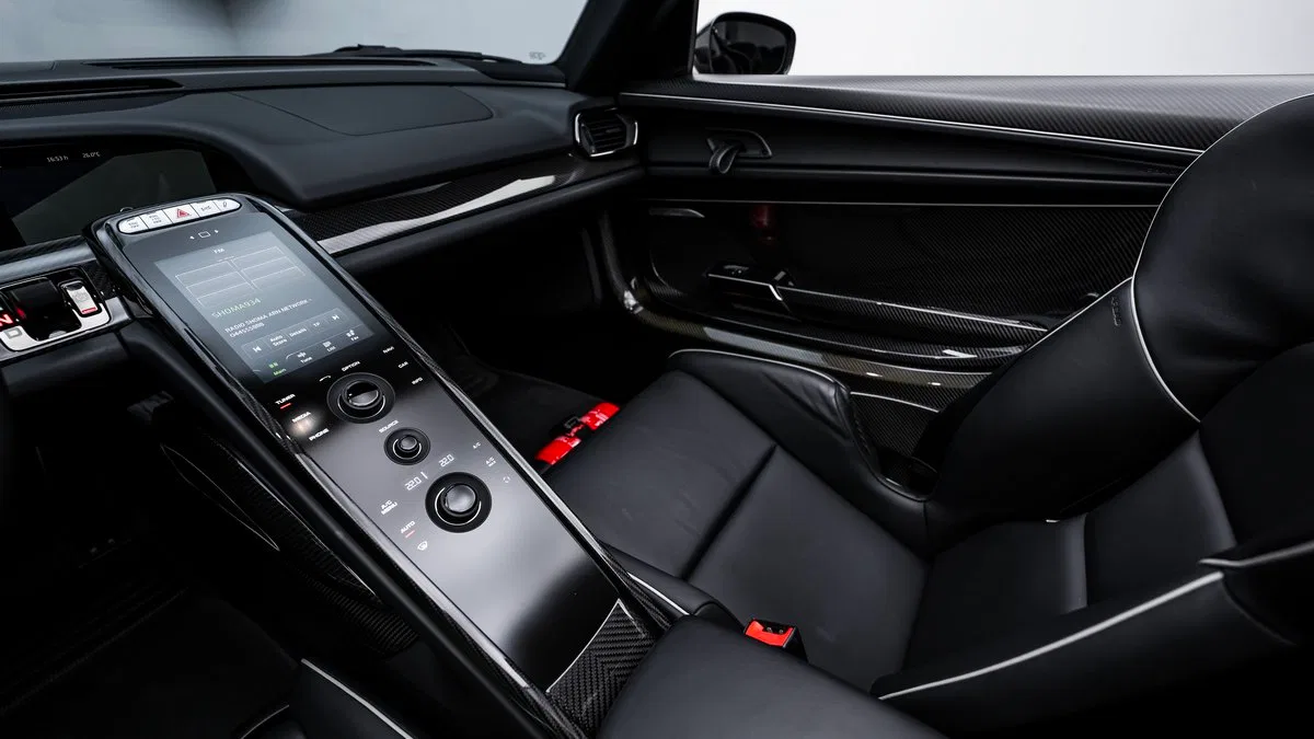 2015 Porsche 918 Spyder Weissach Package interior, seats, Black