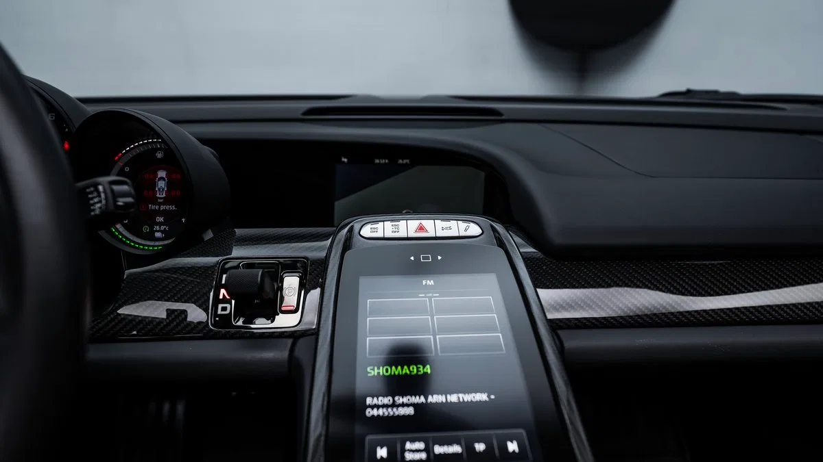 2015 Porsche 918 Spyder Weissach Package interior, Black