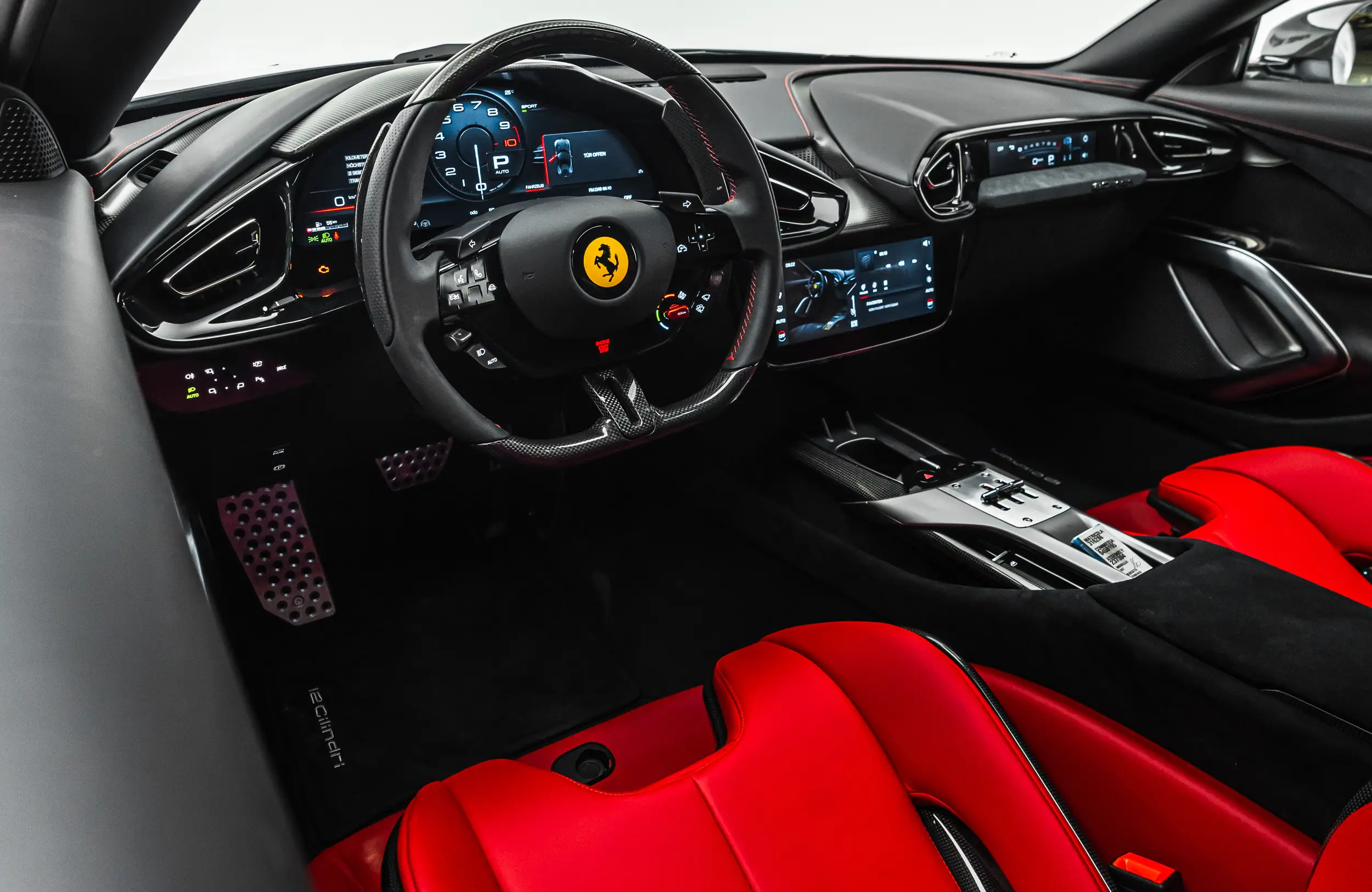 2025 Ferrari 12Cilindri, 3/19