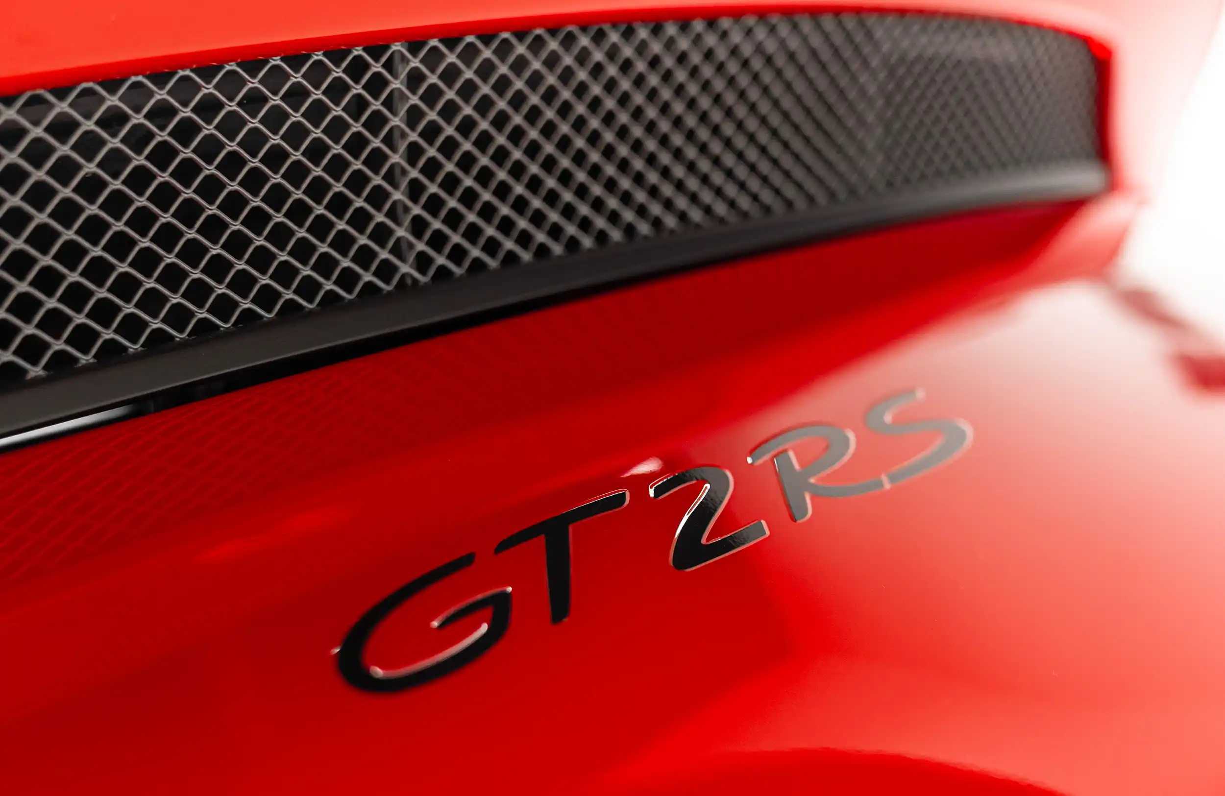 2018 Porsche 911 GT2 RS Weissach, 2/18