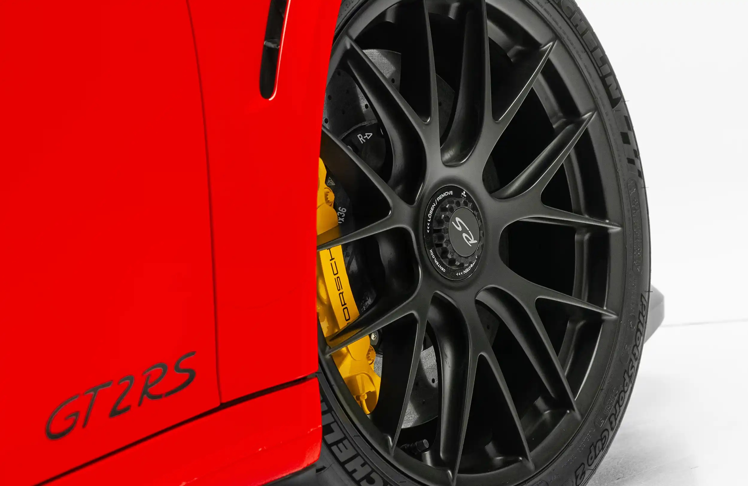 2018 Porsche 911 GT2 RS Weissach, 17/18