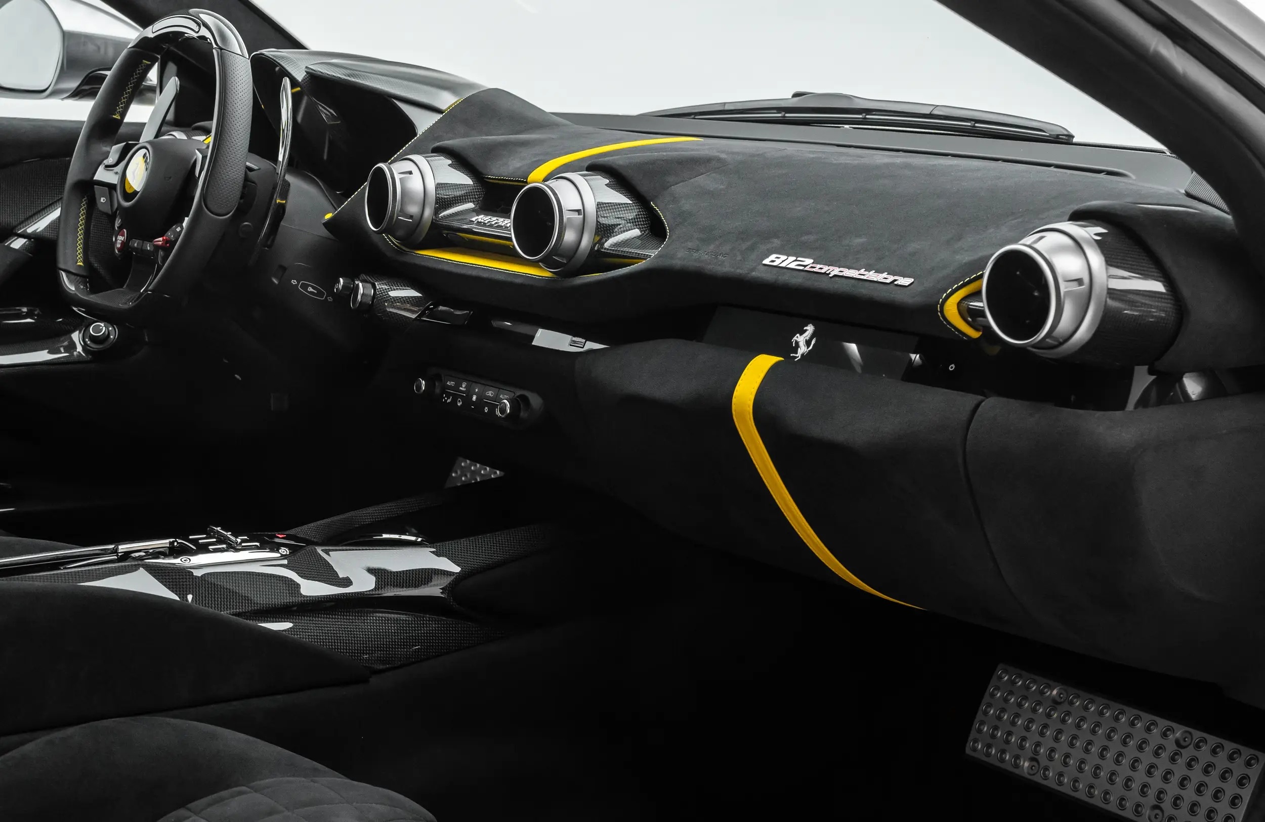 2023 Ferrari 812 Competizione, 61/66