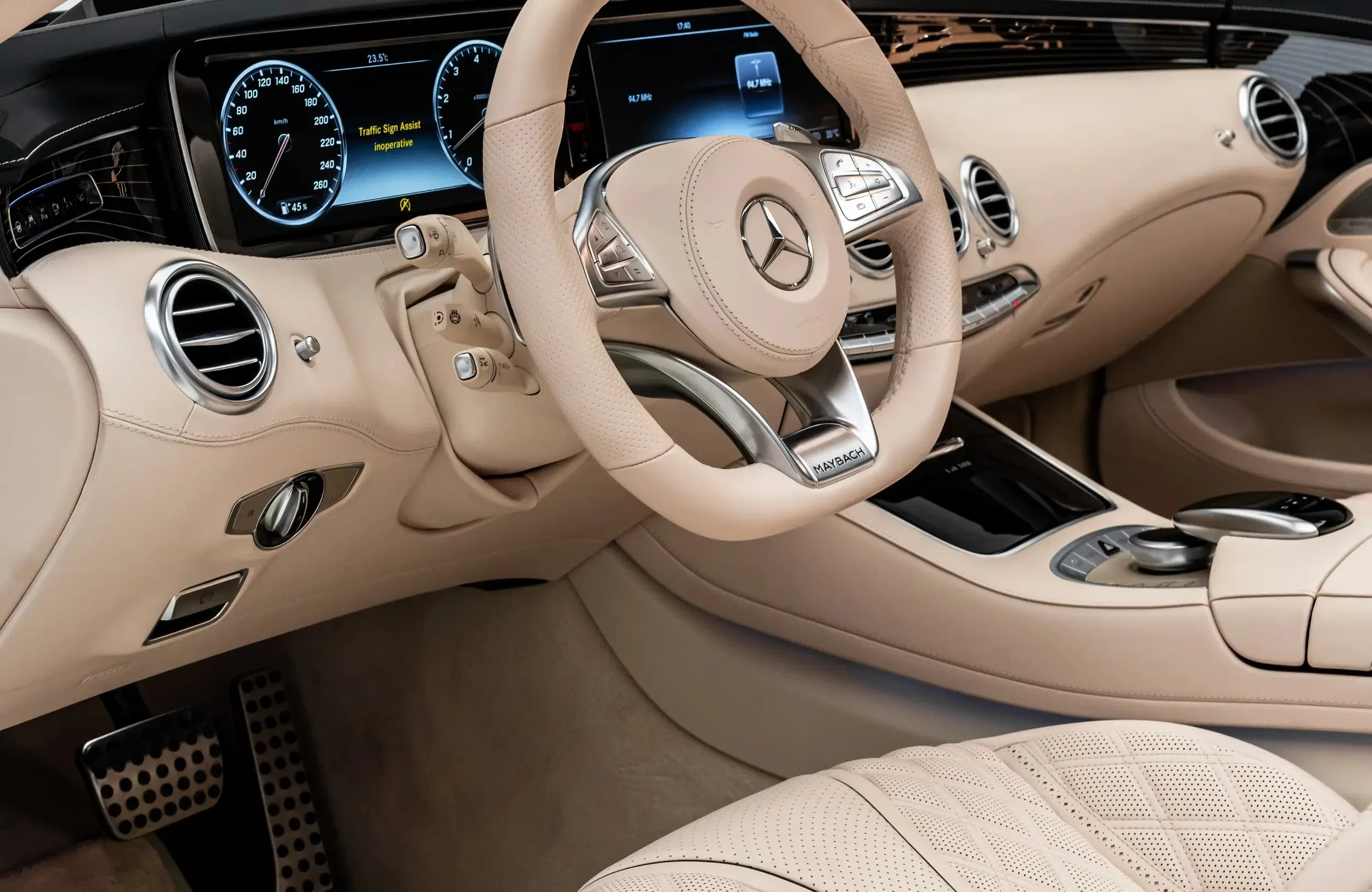 2017 Maybach S650 Cabriolet interior, Beige