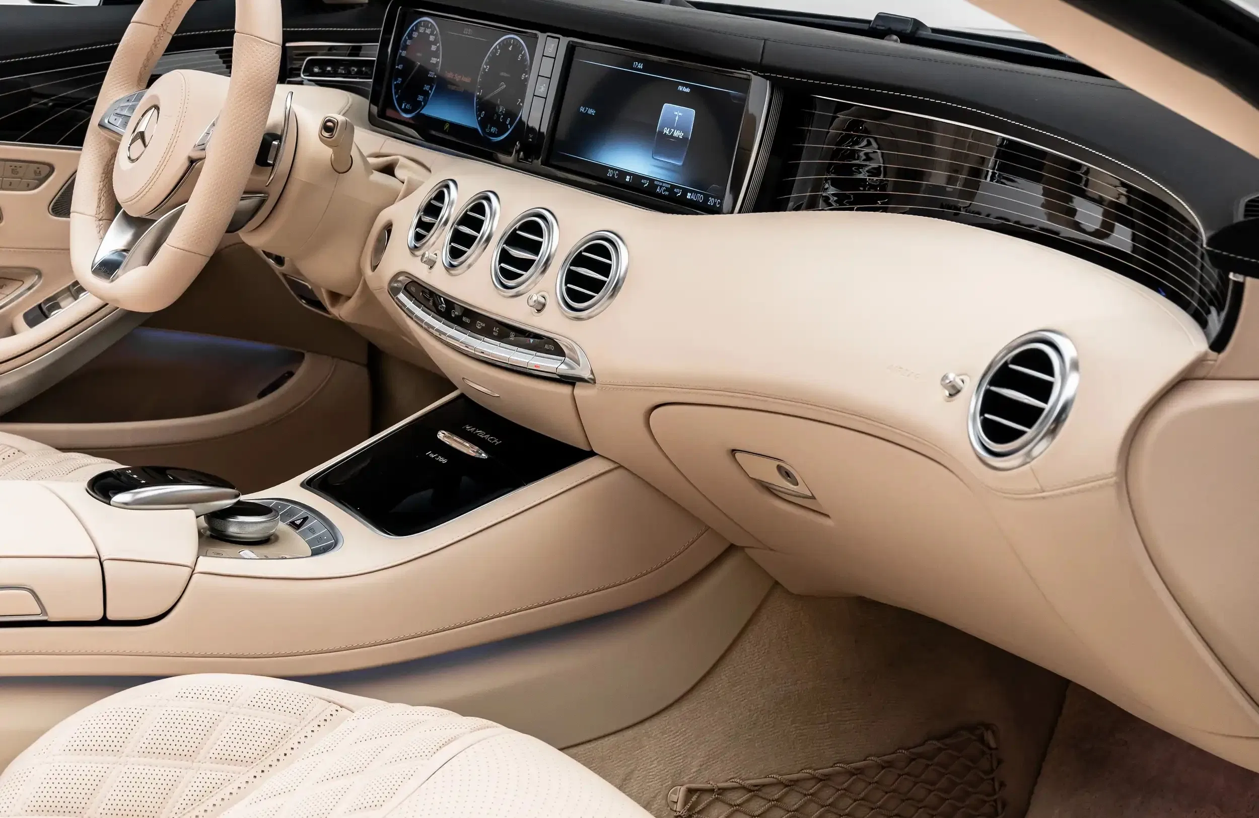 2017 Maybach S650 Cabriolet interior, Beige
