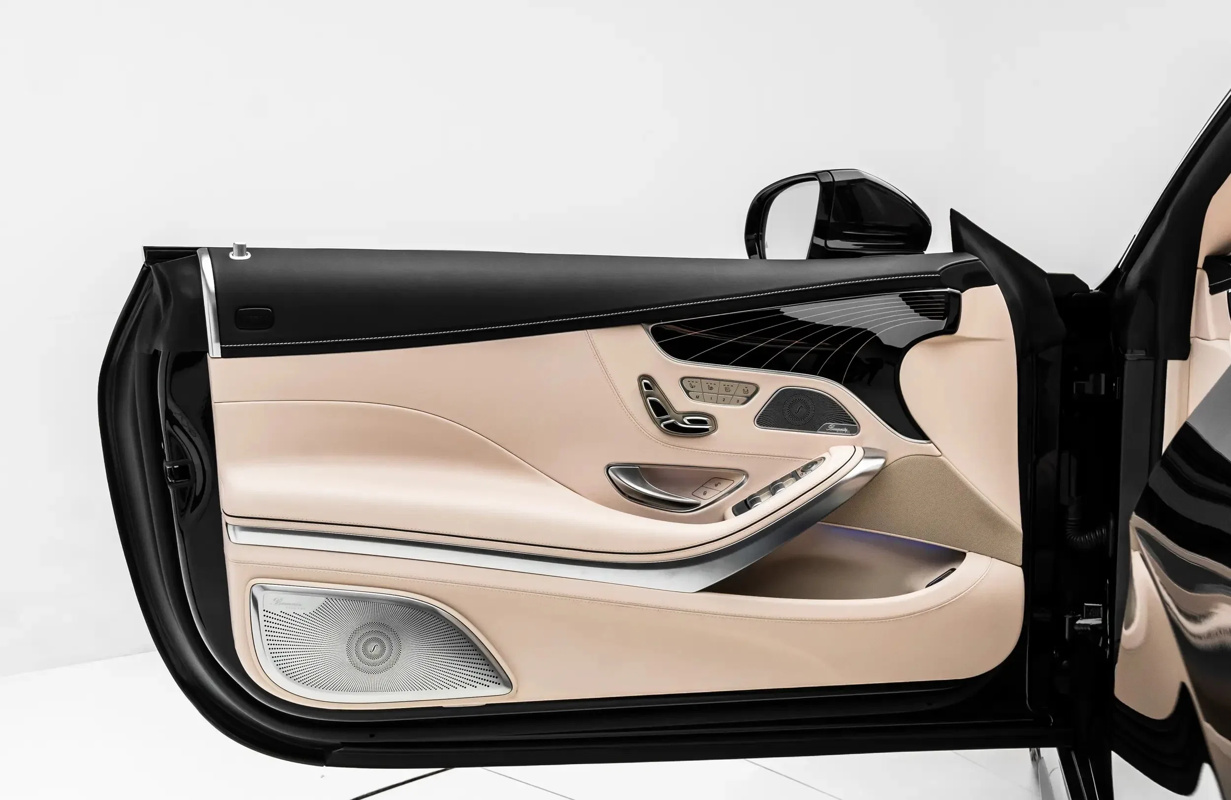 2017 Maybach S650 Cabriolet interior, door panel, Beige