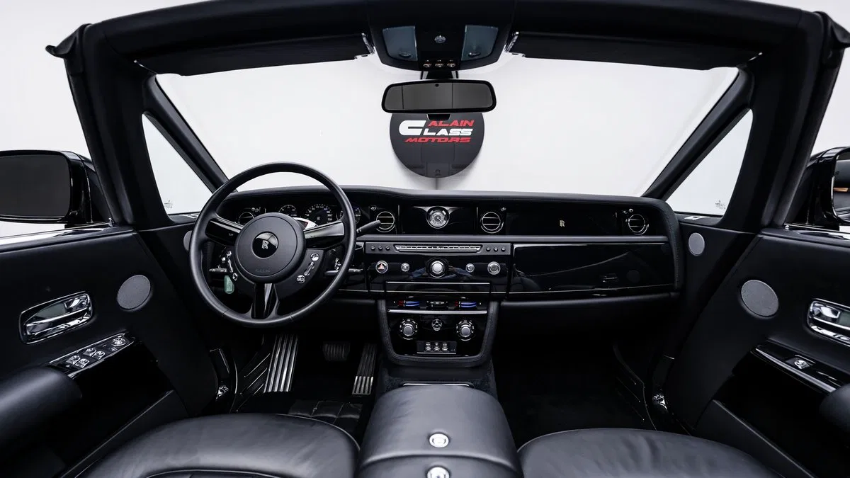 2017 Rolls-Royce Phantom Drophead interior, dashboard, Black