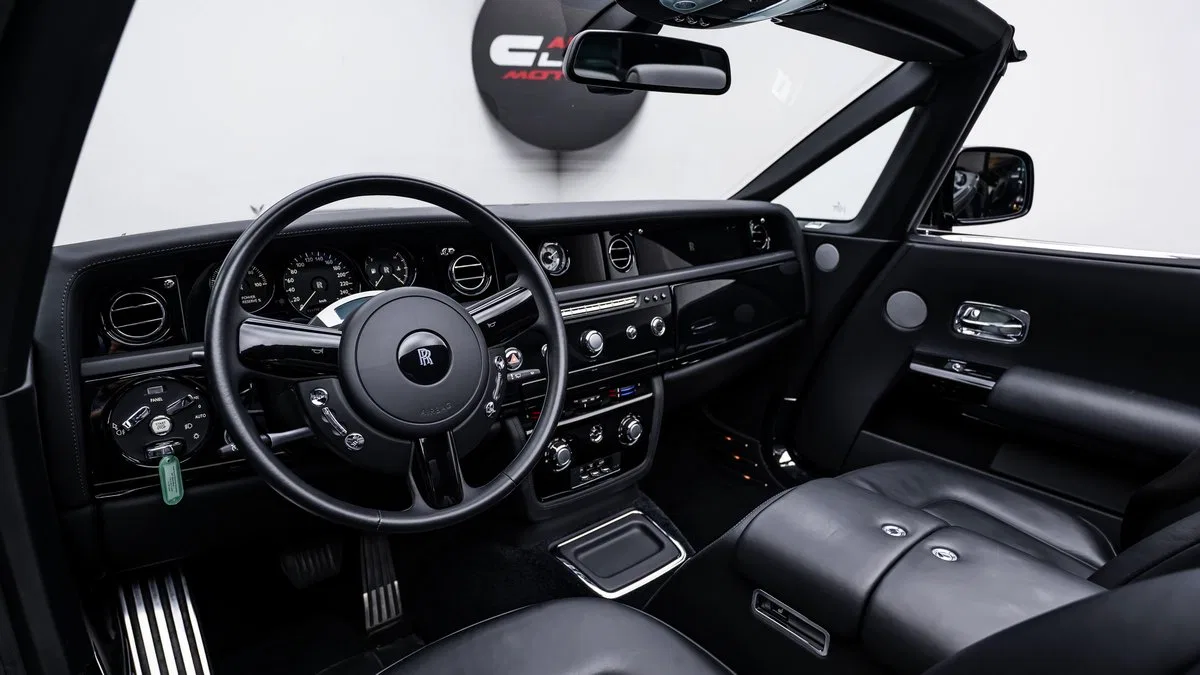 2017 Rolls-Royce Phantom Drophead interior, dashboard, Black