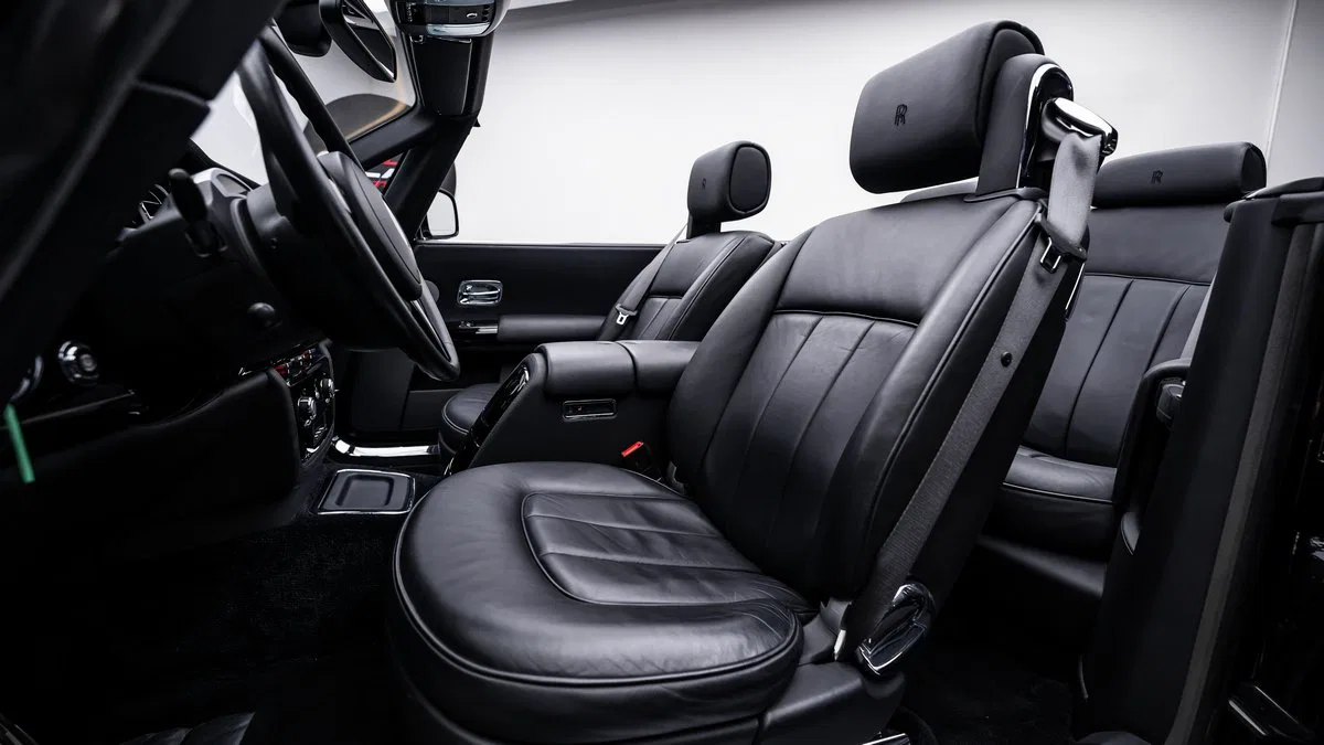 2017 Rolls-Royce Phantom Drophead interior, seats, Black