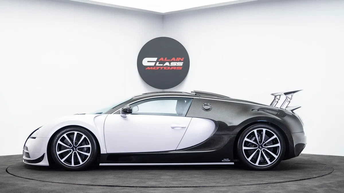 2006 Bugatti Veyron Linea Vivere for sale, exterior, White | Carbon Fiber