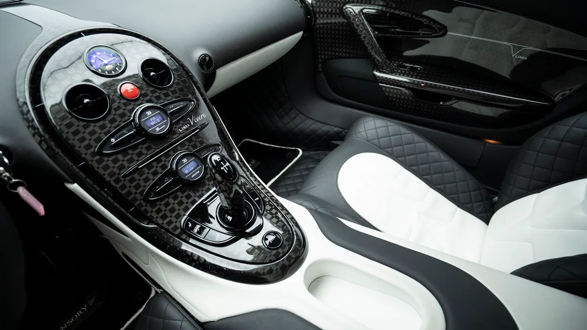 2006 Bugatti Veyron Linea Vivere interior, White | Black