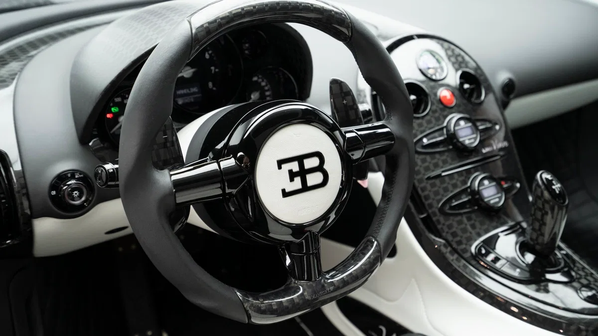2006 Bugatti Veyron Linea Vivere interior, steering wheel, White | Black