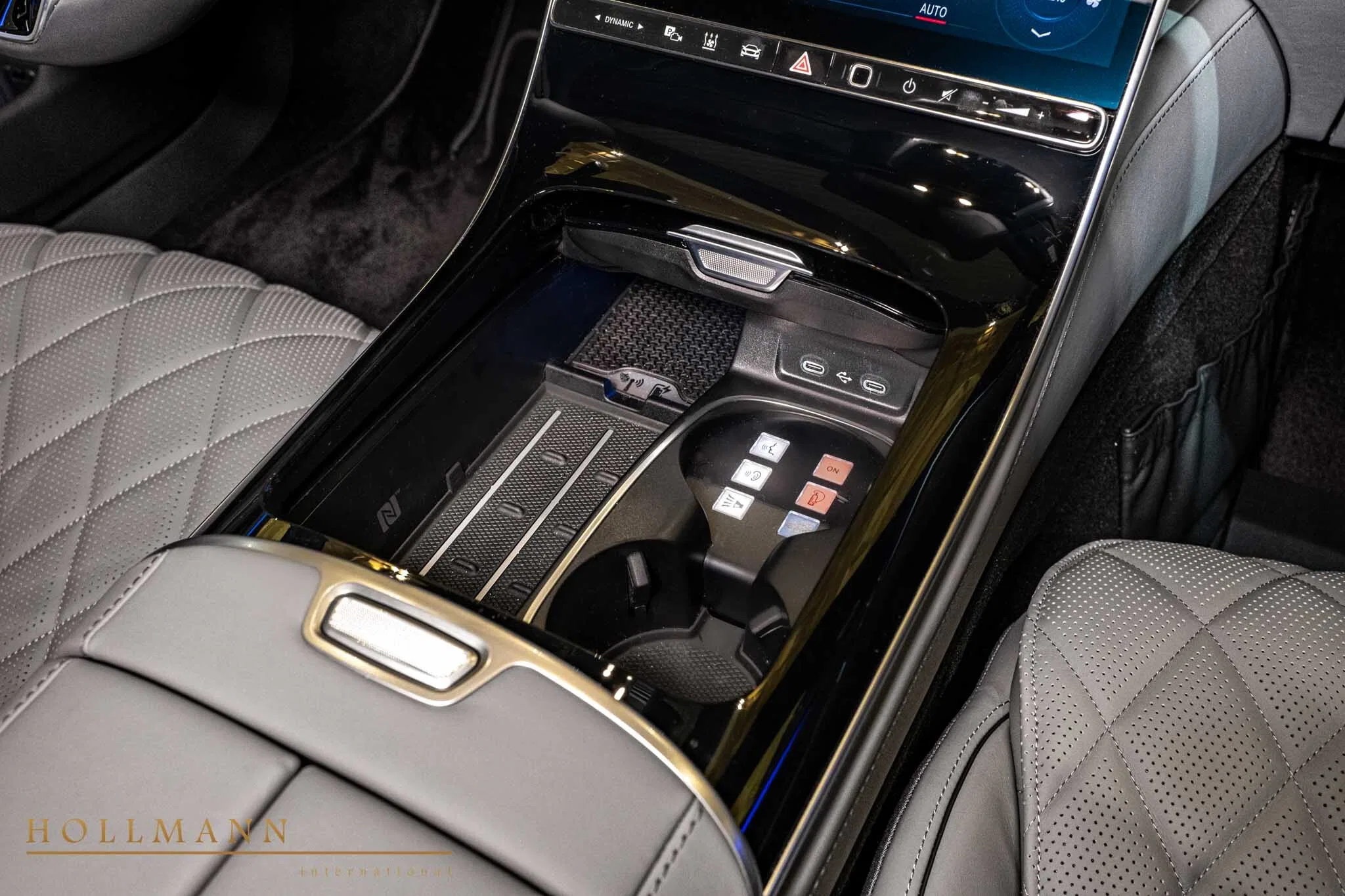 2025 Mercedes-Benz S 680 Armored interior, center console, Exclusive Leather - Gray