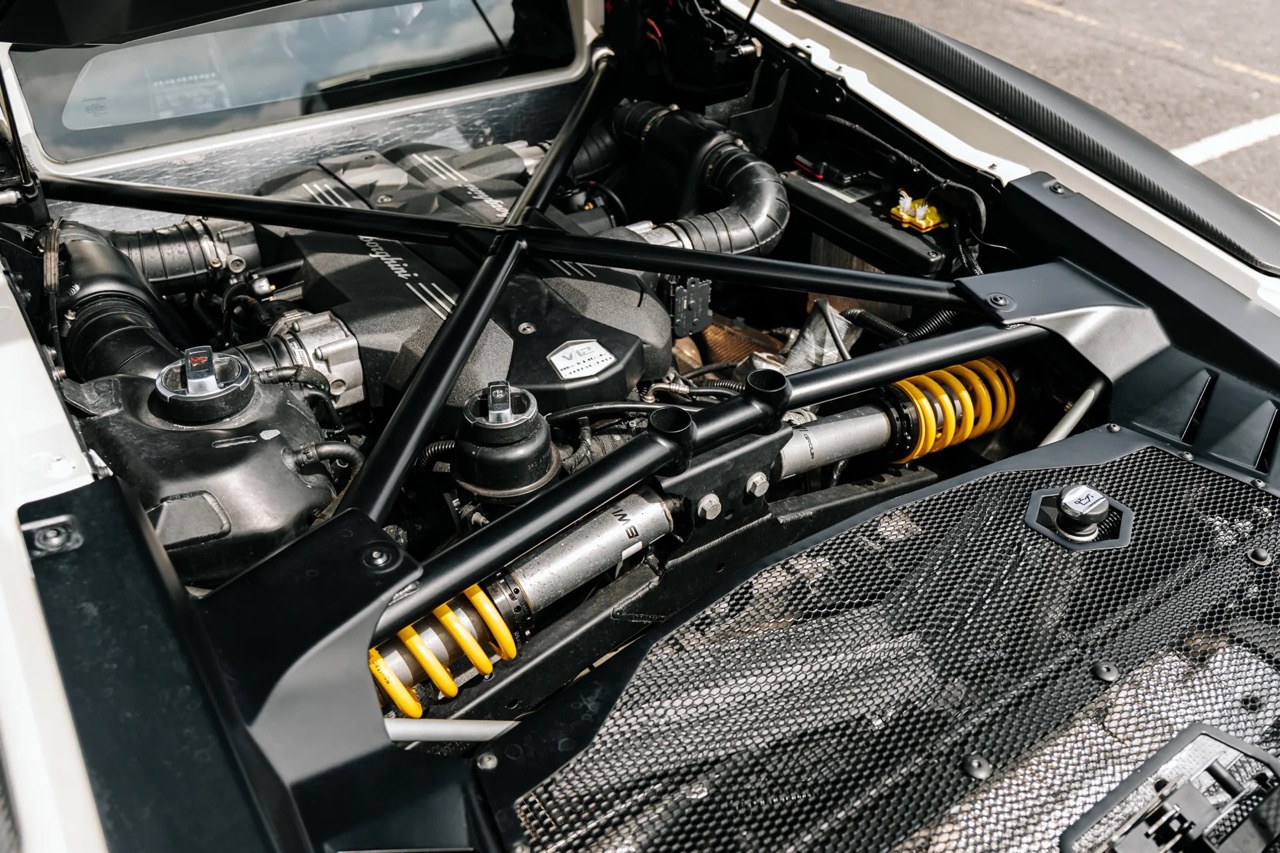 2016 Lamborghini Aventador SV LP750-4, 5/16