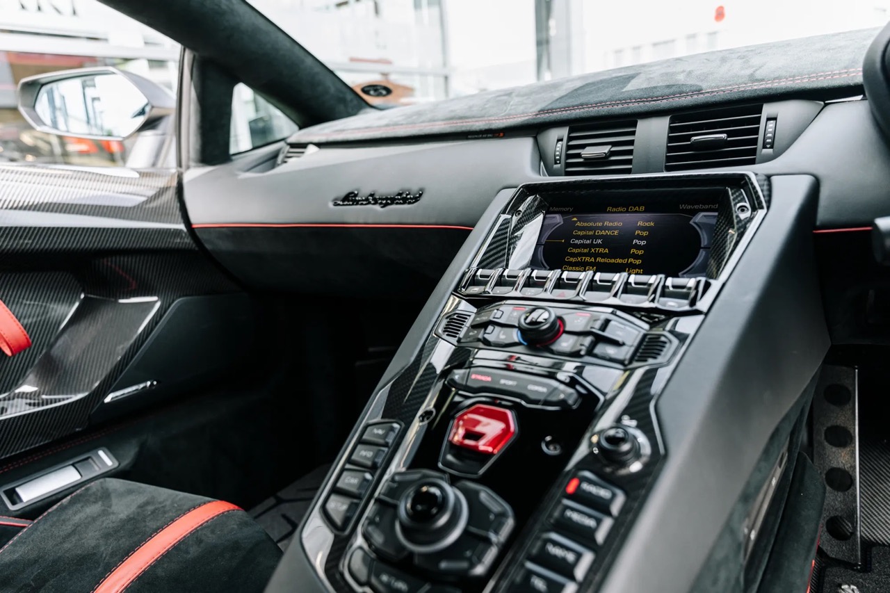 2016 Lamborghini Aventador SV LP750-4, 7/16
