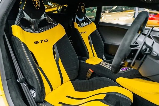 2022 Lamborghini Huracán STO interior, seats