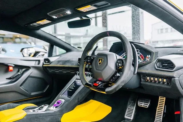 2022 Lamborghini Huracán STO interior, dashboard