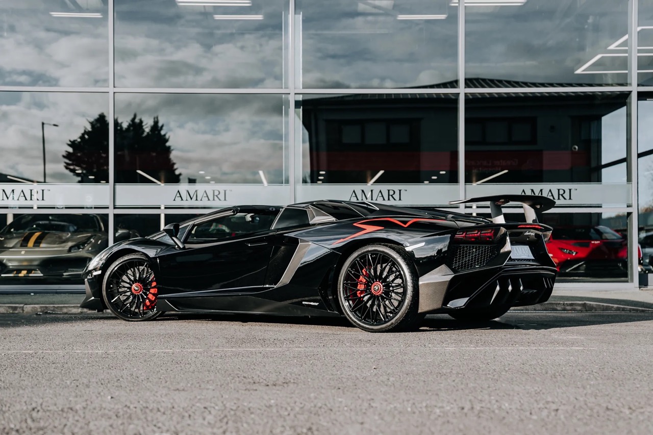 2016 Lamborghini Aventador SV Roadster, 2/43