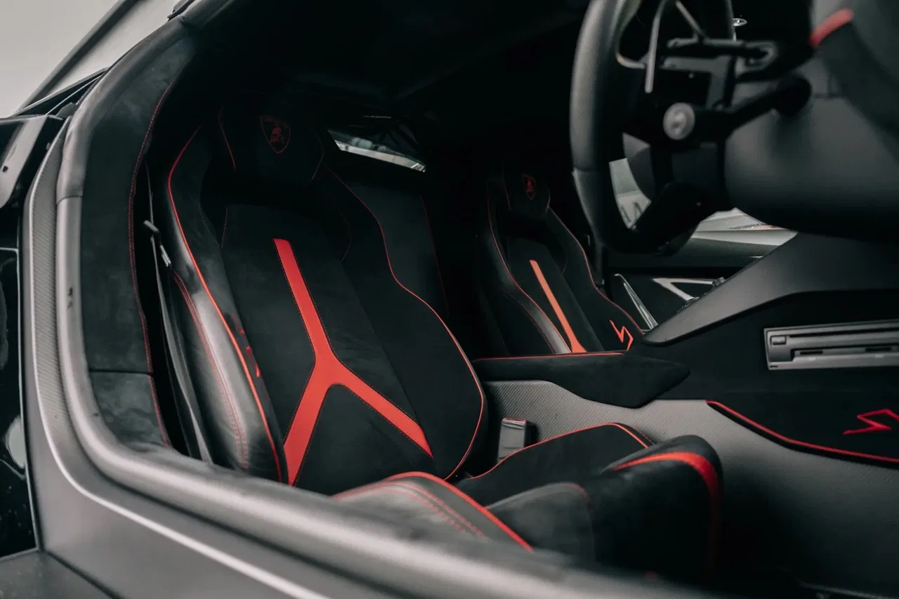 2016 Lamborghini Aventador SV Roadster interior, seats