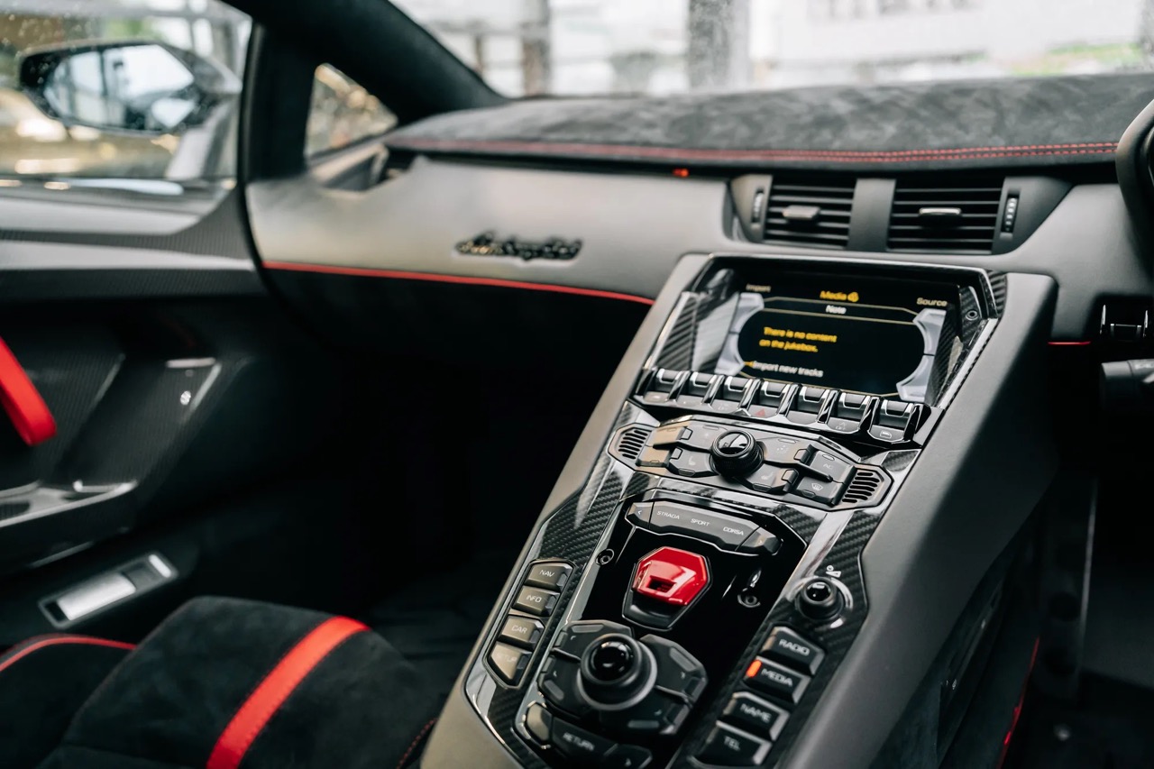 2016 Lamborghini Aventador SV Roadster, 8/43
