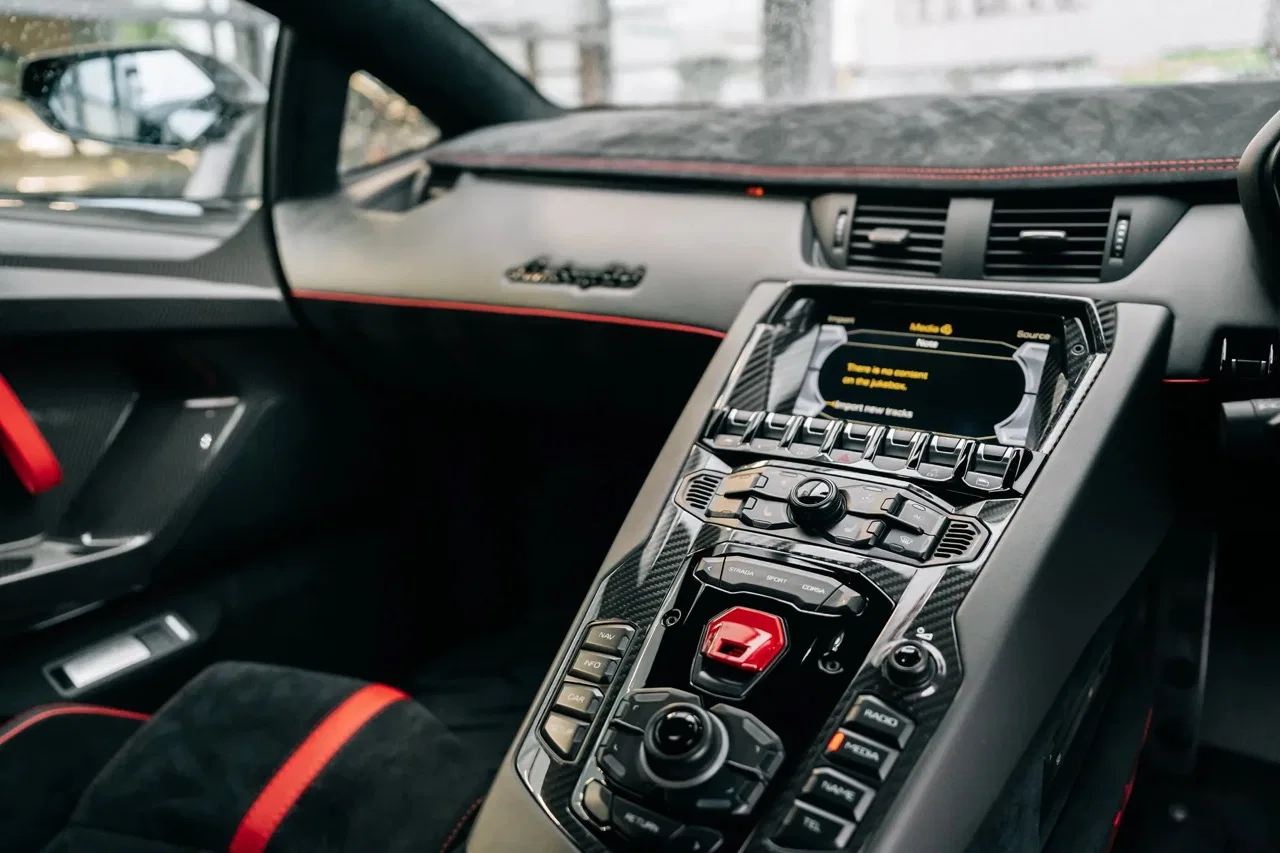 2016 Lamborghini Aventador SV Roadster interior