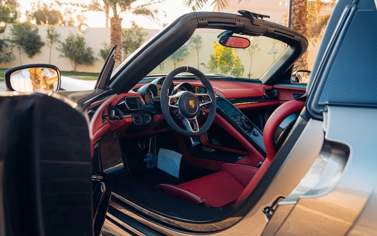 2015 Porsche 918 Spyder Weissach Package interior, Garnet Red with Silver Piping