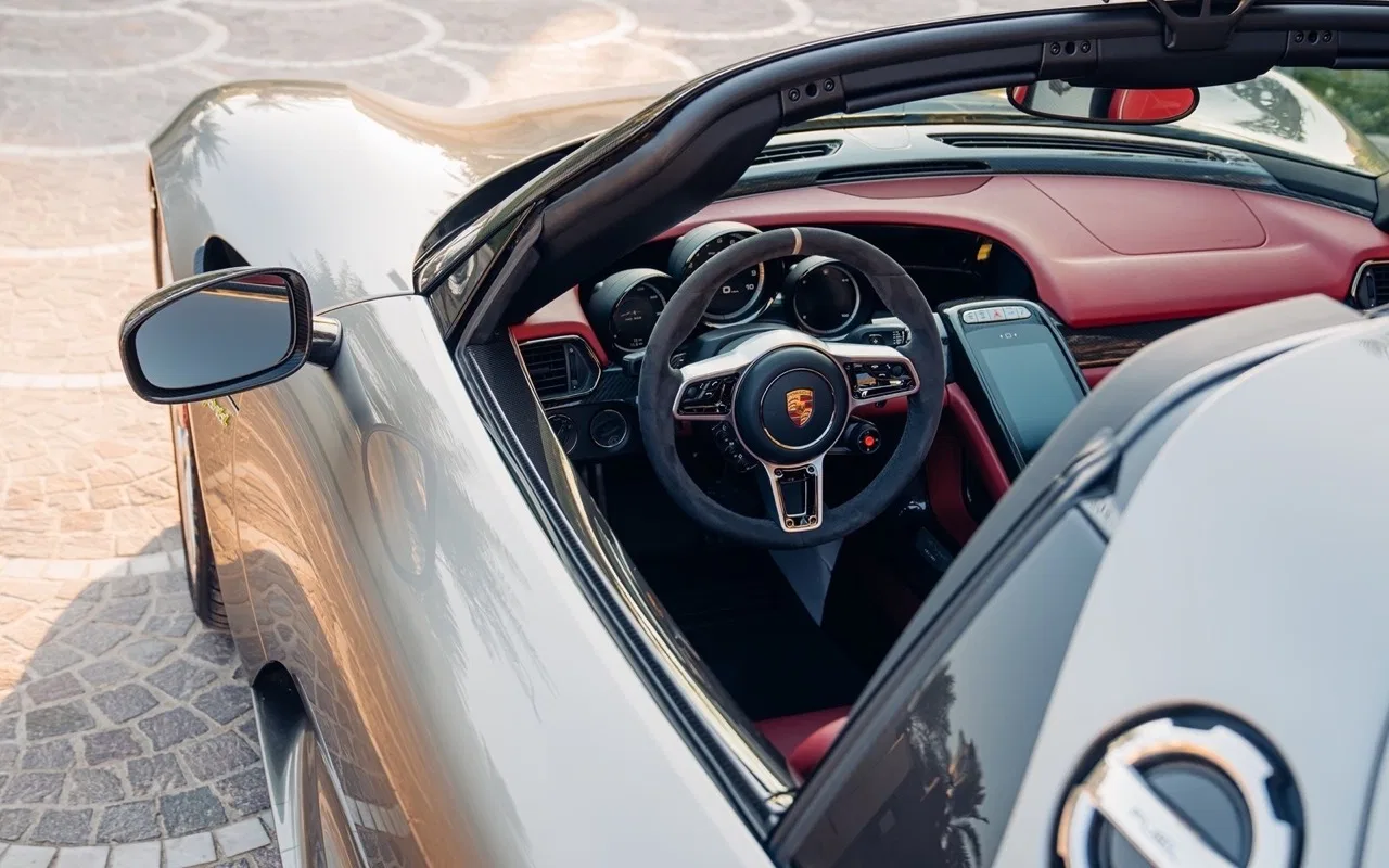 2015 Porsche 918 Spyder Weissach Package interior, dashboard, Garnet Red with Silver Piping