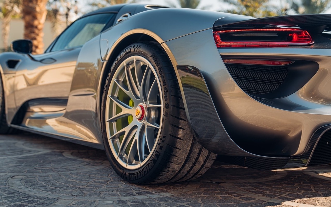 2015 Porsche 918 Spyder Weissach Package, 16/20